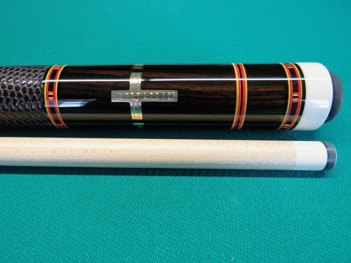 JD Custom cue – 2017 Gold Cross cue